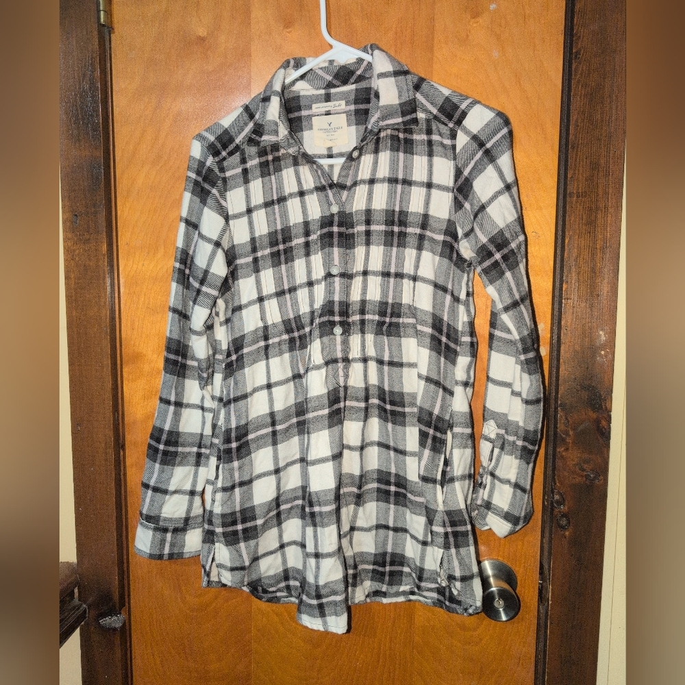 American Eagle Outfitters Black And White Plaid Flannel Long Sleeve Xs Shirt